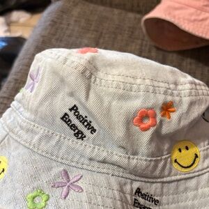 American Eagle Outfitters Kids Embroidered Bucket Hat - White Multicolor